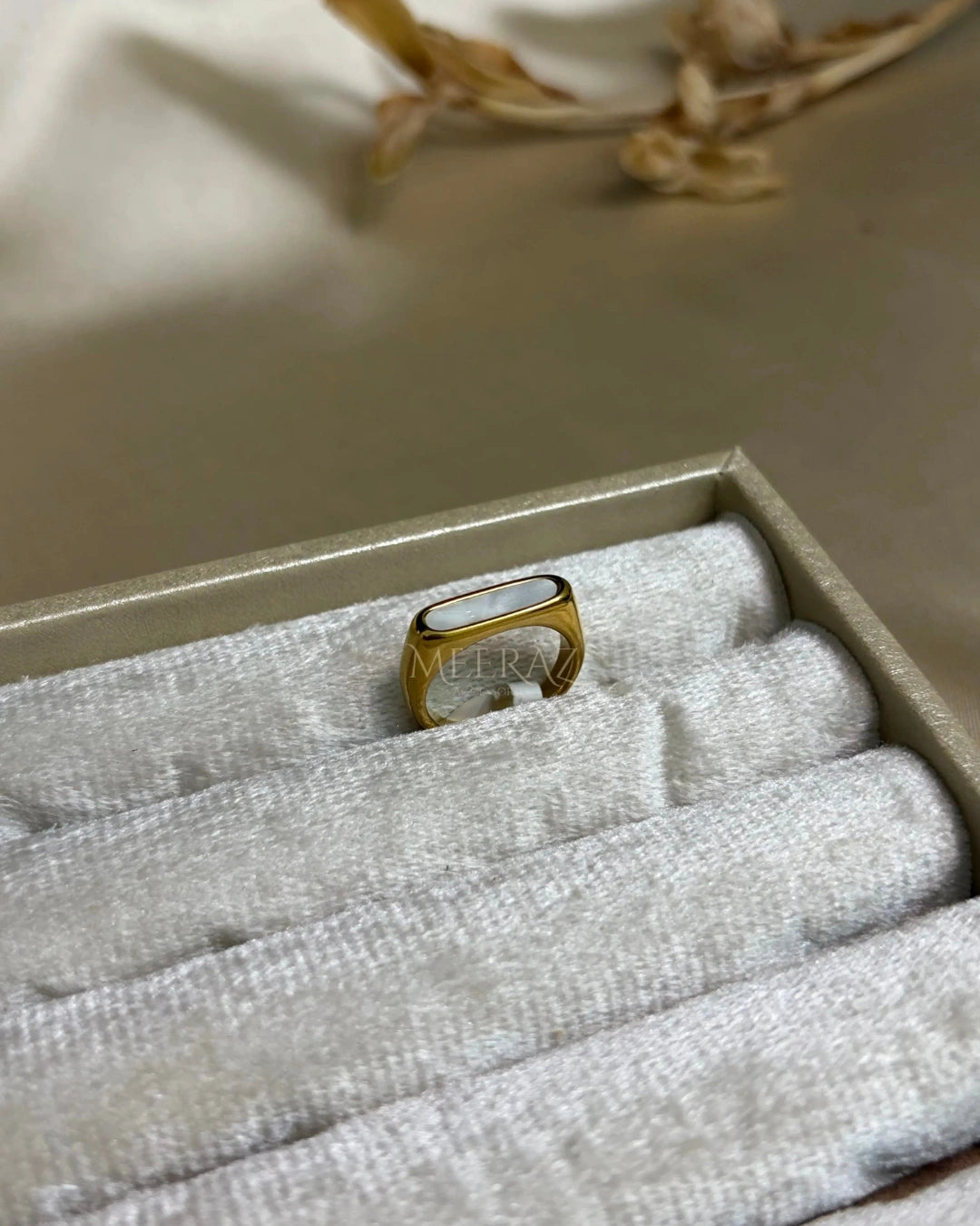 Modern Gold | White Pearl | Signet Ring