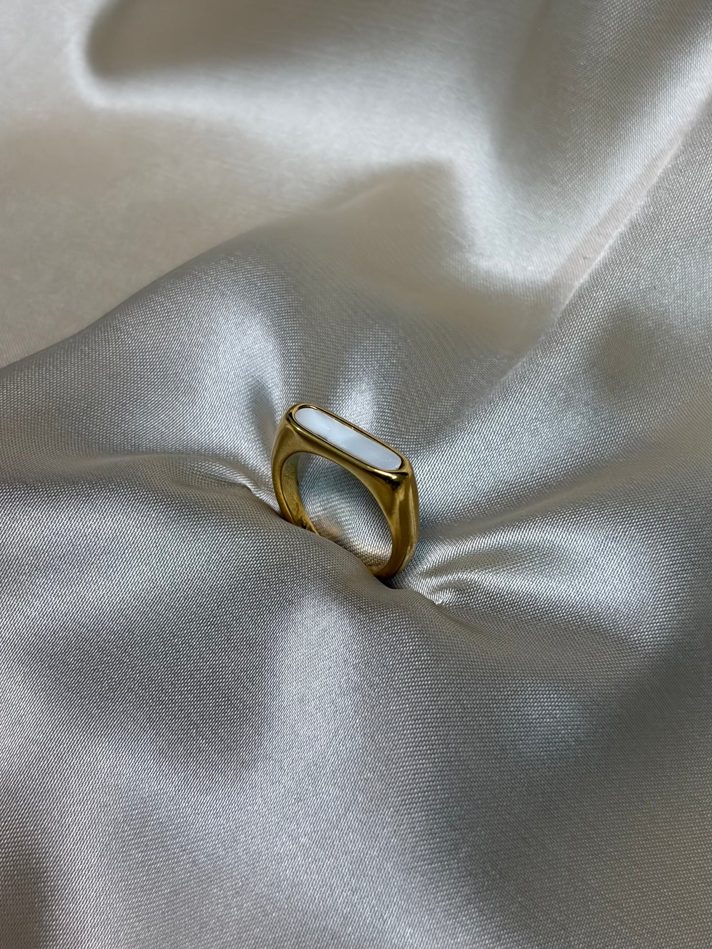 Modern Gold | White Pearl | Signet Ring